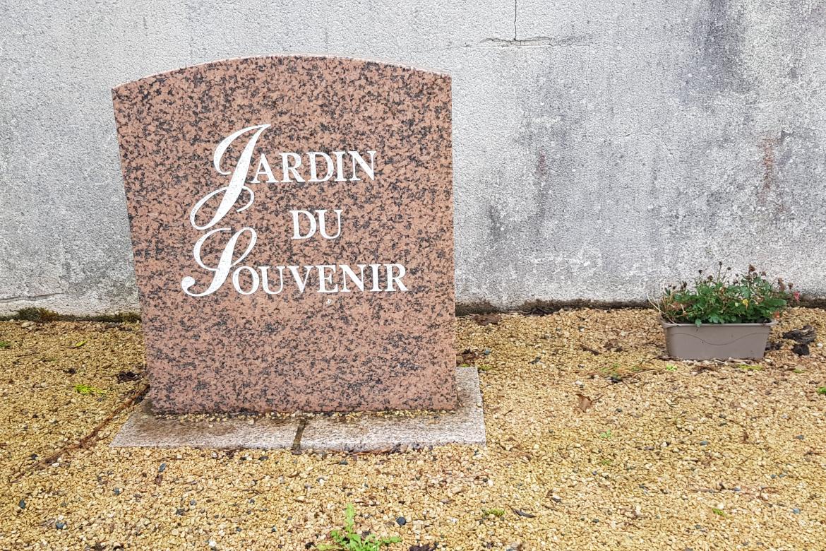Le Cimetière 